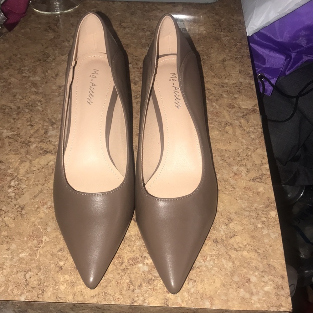 NWOT Women’s Kitten Heels